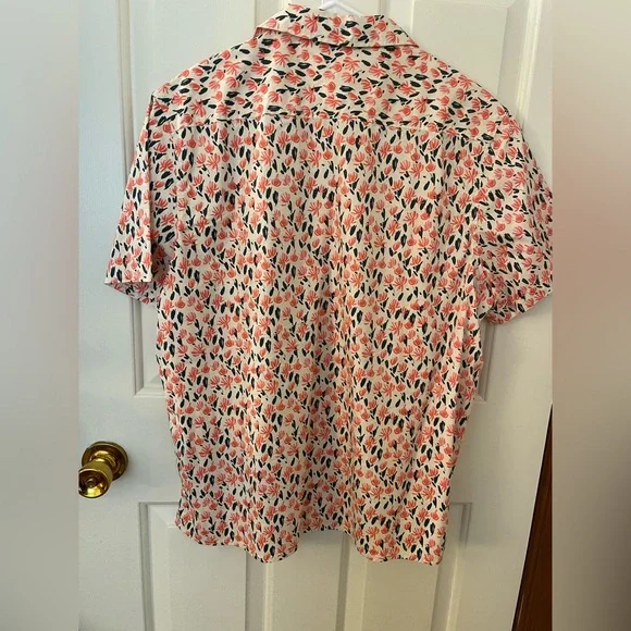 Abound Short Sleeve button-up - Picture 4 of 4